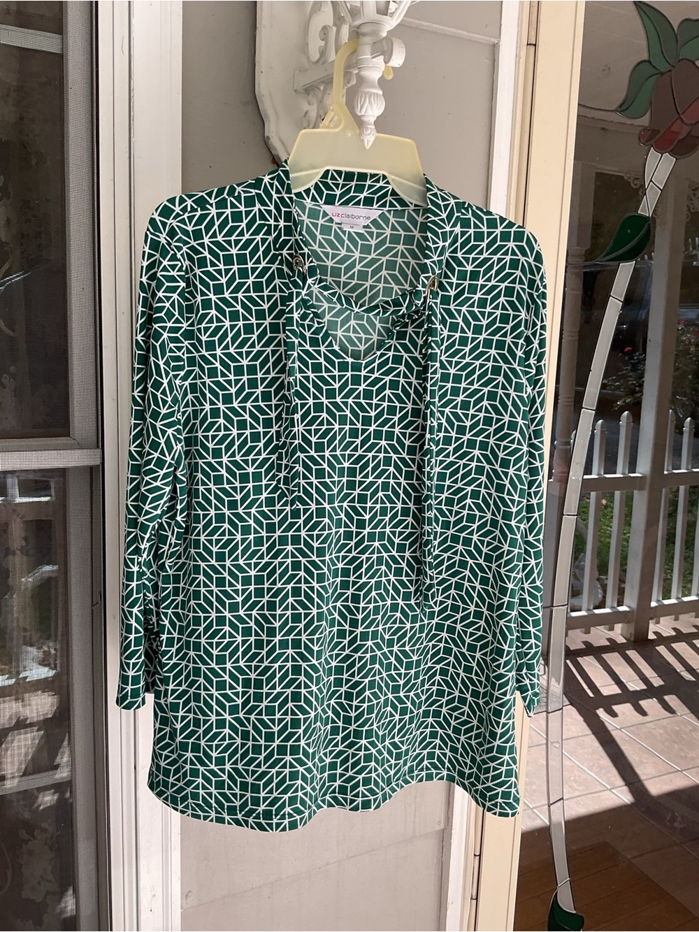 Liz Claiborne Medium Women’s Blouse Green White Geometrical Print 3/4 Sleeve Tie